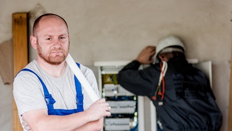 Handwerker der Wengenroth GmbH bei Trockenbauarbeiten in Iserlohn